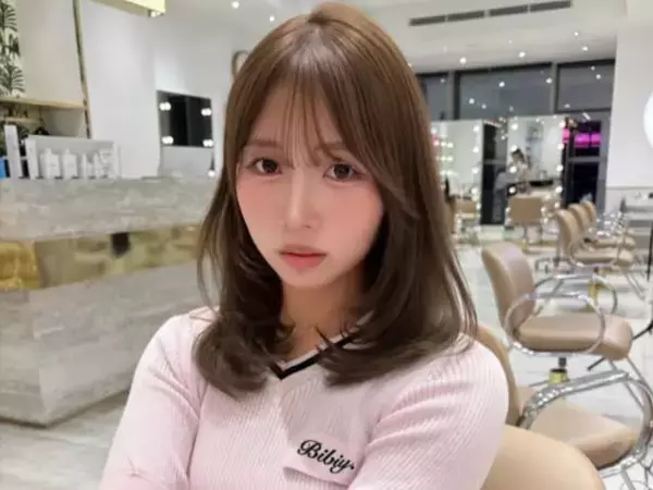 「どこのアイドルさんですか？？」人気女性YouTuber、“久々の前髪”に絶賛の声「天才的に可愛すぎる」