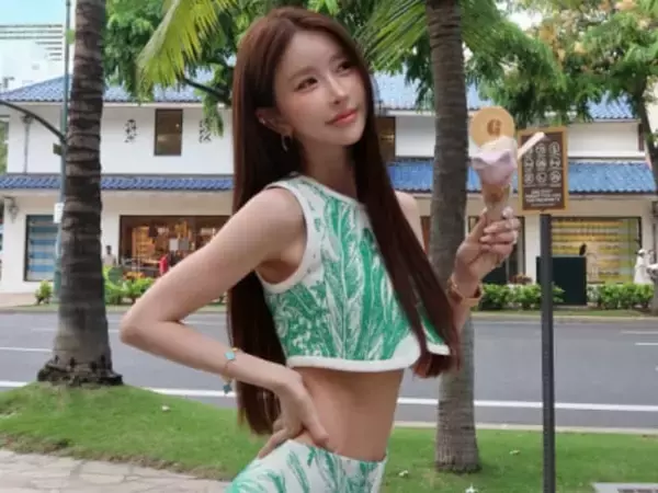 「また痩せましたか？」美人インフルエンサーのスリムな姿に「ハワイなのに白すぎるし細すぎる」の声
