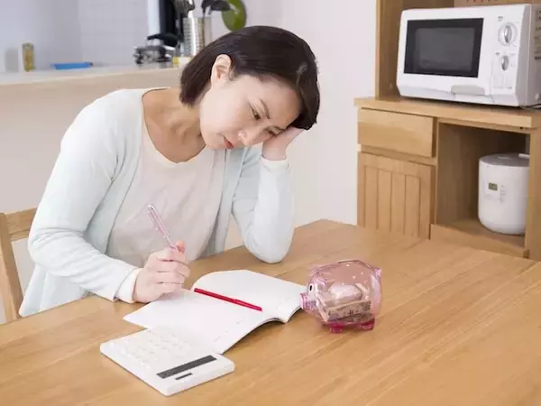 特別支給の老齢厚生年金を受給中です。退職後に失業給付をもらうと年金はどうなりますか？