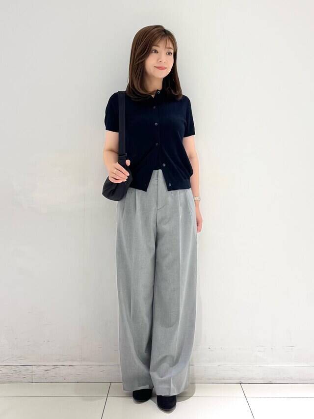 【ユニクロ】秋のはじめにぴったり！ 2990円のきれいめ「半袖ニット」でつくる40代のデイリーコーデ3選