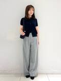 「【ユニクロ】秋のはじめにぴったり！ 2990円のきれいめ「半袖ニット」でつくる40代のデイリーコーデ3選」の画像3