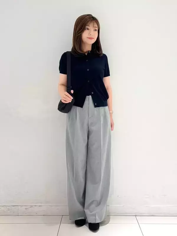 「【ユニクロ】秋のはじめにぴったり！ 2990円のきれいめ「半袖ニット」でつくる40代のデイリーコーデ3選」の画像