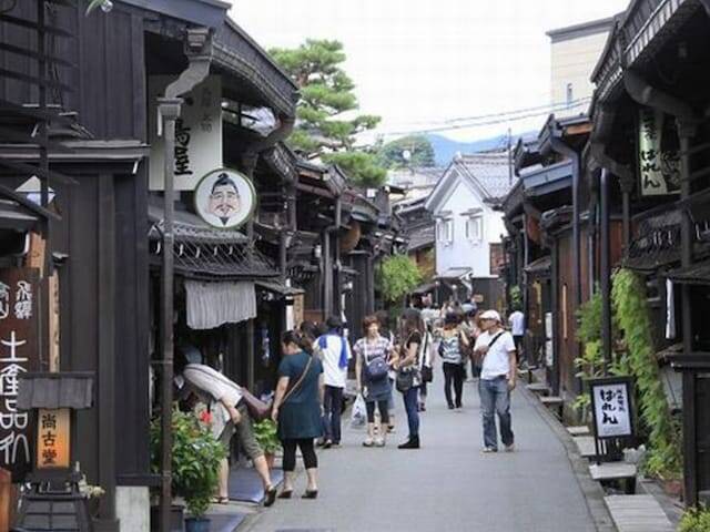 【岐阜県で泊まってよかった】「飛騨高山温泉 宝生閣」は古い町並を眼下に見下ろす絶景の宿。美食と温泉で飛騨高山を堪能