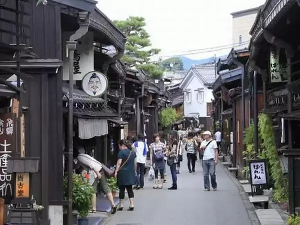 「【岐阜県で泊まってよかった】「飛騨高山温泉 宝生閣」は古い町並を眼下に見下ろす絶景の宿。美食と温泉で飛騨高山を堪能」の画像