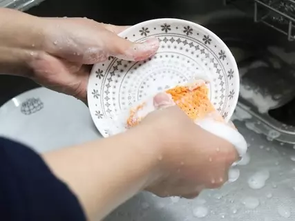節約しようと「食器用洗剤を安い商品にしたばっかりに…」34歳専業主婦が被った痛い代償