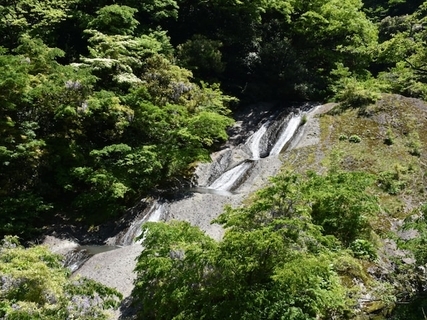 石川県で「冬に行きたい滝」ランキング！ 2位「男女滝」を抑えた1位は？【2026年調査】