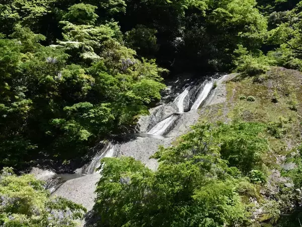 石川県で「冬に行きたい滝」ランキング！ 2位「男女滝」を抑えた1位は？【2026年調査】