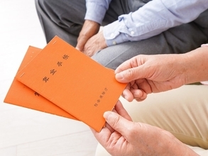 年金の繰り上げ受給で後悔しないために。向いている人の特徴と注意点とは?