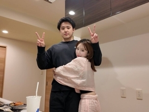 「別れないで」人気カップル、同棲報告に「理想の彼氏すぎてやばい」「なんだこれ、幸せだな、、」反響