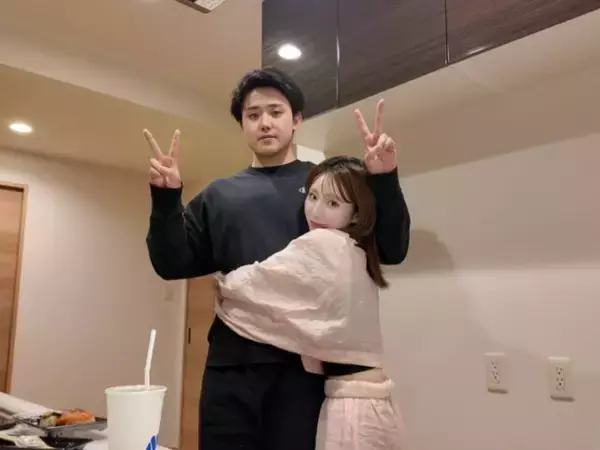 「別れないで」人気カップル、同棲報告に「理想の彼氏すぎてやばい」「なんだこれ、幸せだな、、」反響