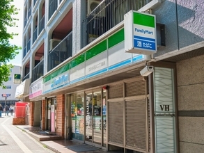「増量ファミチキたまんねぇぇぇ」ファミマ、値段そのまま45％増量作戦！ 「でかすぎて...ギブしそうw」