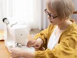 「68歳女性「図書館でのアルバイト、手芸品のネット販売で副収入を」月の年金約18万円の老後生活」の画像1