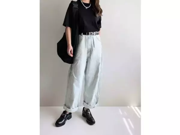 二の腕が隠れて大人っぽく着られる！【無印良品】1990円「ワイドTシャツ」のシンプルシックな夏コーデ
