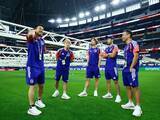 「「信じてるから、楽しんで」堂安律、W杯初戦直前、長友佑都らとの貴重なオフショットに「律さん頼んだ！」」の画像1