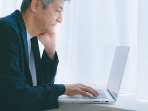 妻が年金をもらい始めたら、私の年金が月3万円ほど減りました。なぜでしょうか？