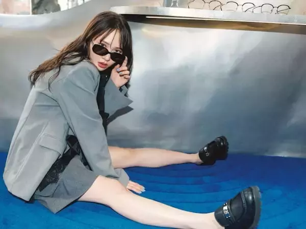 加藤史帆、ミニスカからのぞく美脚ショット公開「韓国ロケに行かせていたき、最新トレンド調査してきました」