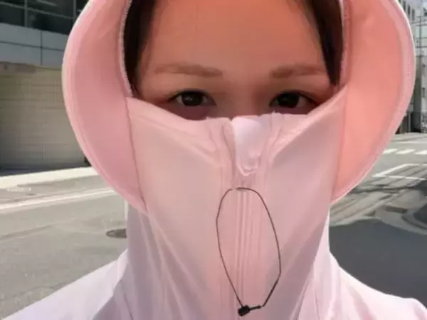 「ただでさえヤバいのに」元人気アイドル、UVパーカー姿公開も「万引きした人みたいにみえるから」の声