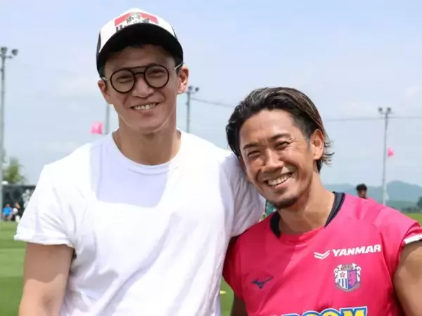 「小栗旬、デカッ！」セレッソ大阪を“激励”。香川真司との2ショットに「人脈凄すぎ」「オーラある」反響