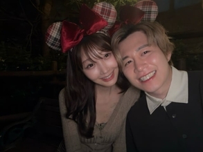「最近仲良すぎ」人気YouTuberの美人妻、ラブラブ夫婦ショット公開！ 「ミニが、カノに似てきましたね」