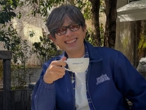 「もうね、かっこよすぎて言葉にならない」58歳イケメン俳優、撮影後のカフェ姿に「まさに大人の魅力」反響