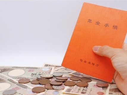 年金だけで生活が苦しい時、どうすればいい？ 生活保護は受けられる？