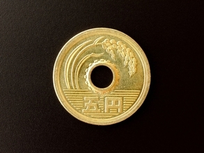 十五夜は「5円玉の穴」から月を覗くと願いが叶う?「意外な野菜」を月見に使った時代も……