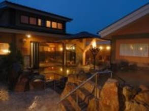 【埼玉県の人気スーパー銭湯】「野天湯元 湯快爽快『湯けむり横丁』みさと」はレトロな雰囲気が魅力の施設