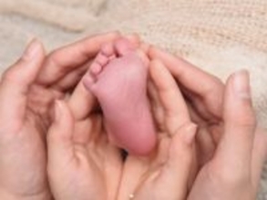 「半端ない子に育ちそう」大迫勇也の美人妻、ドイツにて第3子出産を報告！ 「ゆっくり身体を休めて」