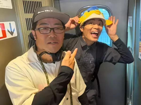 「年齢非公開にしてる意味ない笑」ドランク鈴木、同級生・さかなクンとのツーショット！ 「すギョい偶然」