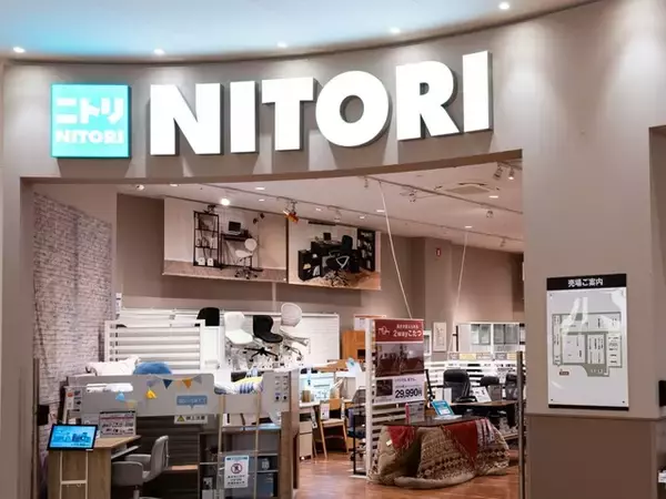 「どうやって壁についたんですか!?」ニトリの“貼りつくバススポンジ”に驚きの声。水だけで汚れオフ