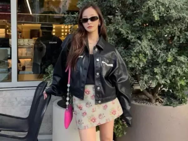 「さすがに可愛すぎんか？」板野友美、美脚ショットに反響「足がとっても綺麗」「スタイルめちゃいい」