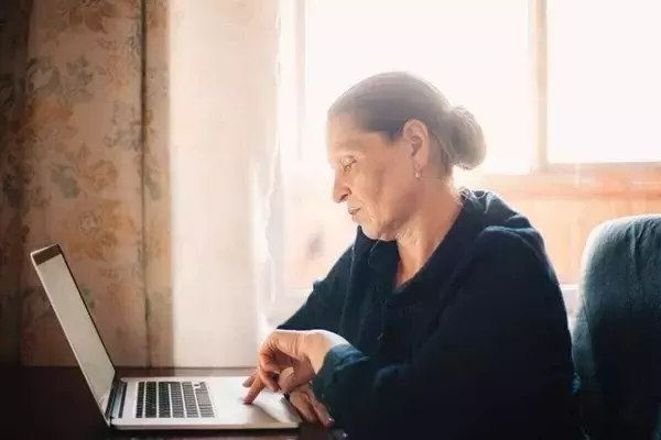 老後のお金の不安を感じたら？お金の貯まる行動と考え方の実践を