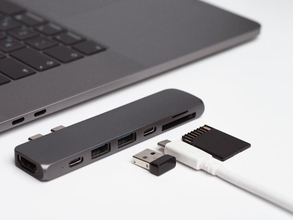 【2025年】最も選ばれたAnker製品とは？ USBハブ／アダプタ部門トップ5発表！ 「安心のAnker」と評判