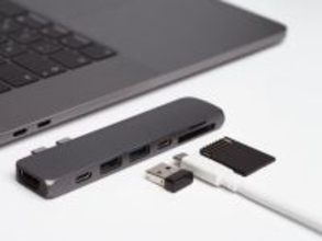 【2025年】最も選ばれたAnker製品とは？ USBハブ／アダプタ部門トップ5発表！ 「安心のAnker」と評判