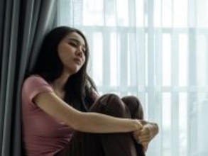 孤独だと死亡リスクが上がる？ 「1日15本の喫煙に匹敵」説も……孤独の健康リスク【脳科学者が解説】