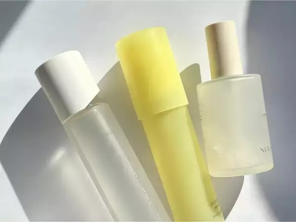 化粧水は、手とコットンどっちで塗るのが正解？ それ以外は？ 塗り方を使い分ける方法も紹介