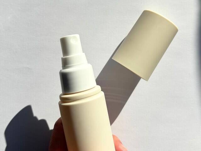 化粧水は、手とコットンどっちで塗るのが正解？ それ以外は？ 塗り方を使い分ける方法も紹介