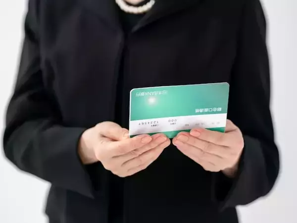 夫が死亡した前年のみ、私の年収が850万円超え、遺族厚生年金を受給できないと言われました……