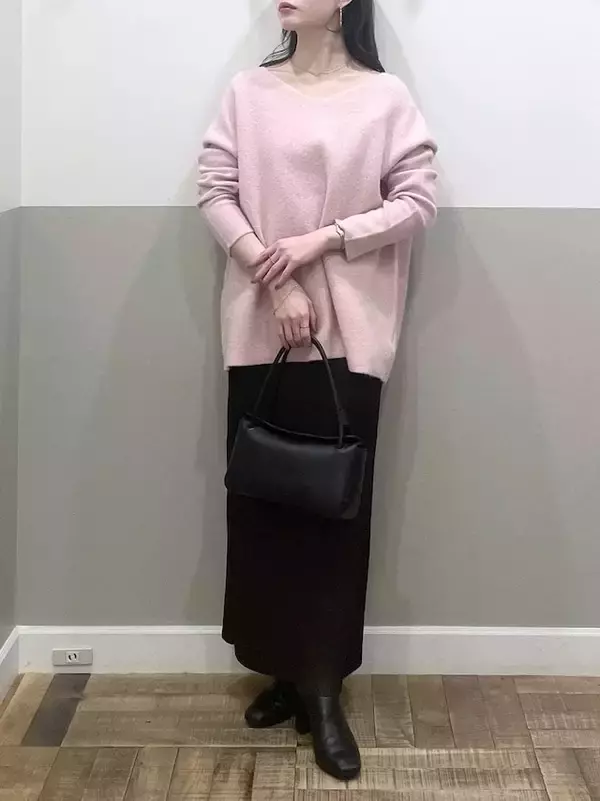 「【2026年トレンドカラー】「ハートフェルト・ピンク」「クラウドダンサー」でつくる大人の冬コーデ」の画像