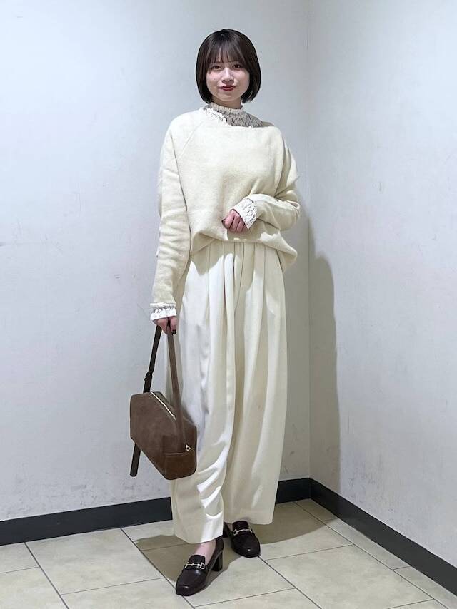 【2026年トレンドカラー】「ハートフェルト・ピンク」「クラウドダンサー」でつくる大人の冬コーデ