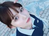 「「顔面がハイブランド」美人モデル、美脚ショットに絶賛の声「透けてるよね？」「脚が！凄く真っ直ぐ！」」の画像1
