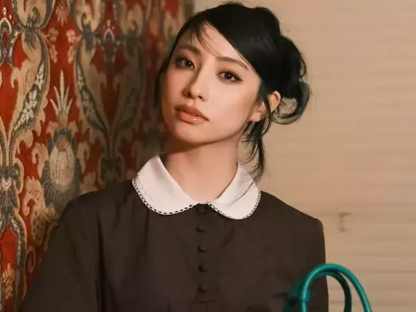 「別人やん」新しい学校のリーダーズメンバー、雰囲気激変モデルショット公開！「美すぎて朝から五度見」