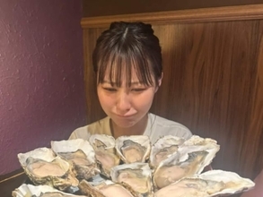「食べ過ぎ　ヤバい」女性アイドル、大量の牡蠣を食べる「絶対あたっちゃう量」「日本の牡蠣食べ尽くすのか」