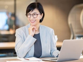 現在66歳で年金を177万円もらい、夫の健康保険の扶養に入っています。今後、年金が増えたら扶養から外れますか？