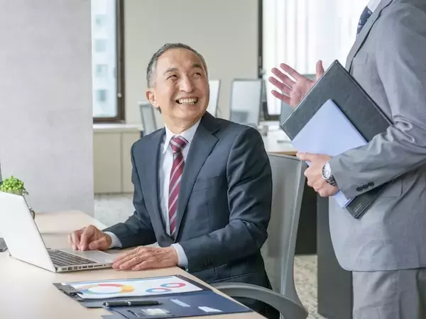 66歳で年金を繰り下げ中。働いている場合、在職老齢年金の計算はどうなる？