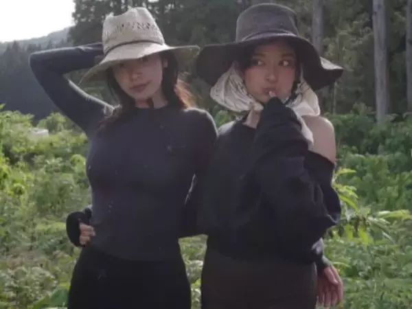 「こんなスタイル抜群で」ローラ、美脚際立つ田植えファッションに絶賛の声「いい色に日焼けしてるね」