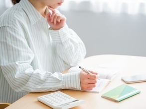 「収入がなく親に甘えている」35歳無職女性、貯金0円。休職中に実家で過ごす暮らしのリアル