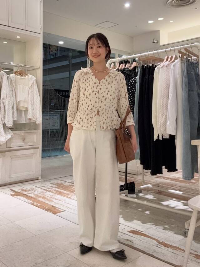 2026年春夏は「ホワイトデニム」がトレンド！ 40代女性におすすめの「デニムコーデ」4選
