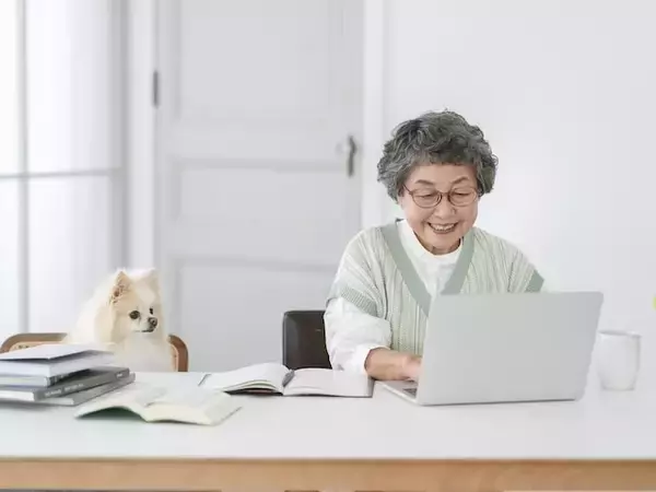 年金だけの生活です。お金をかけずに老後を楽しく過ごす方法はありますか？