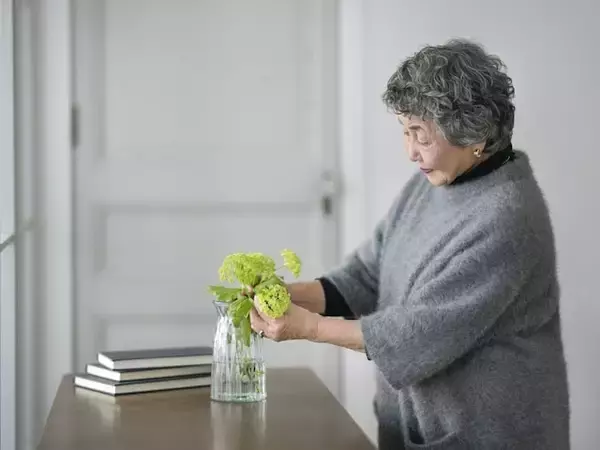 金融資産1億3500万円「孤独を楽しむ覚悟がこれほど重要だとは」72歳女性の老後